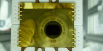 שבב אטום המשמש ליצירת אינפורמטר מבוסס מגנט: צילום: יאיר מרגלית